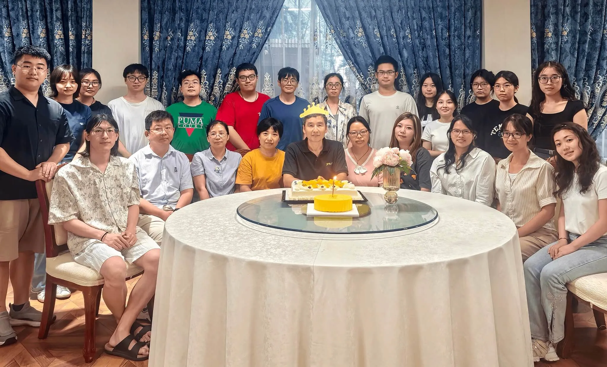 祝黄老师生日快乐！各位老师节日快乐！